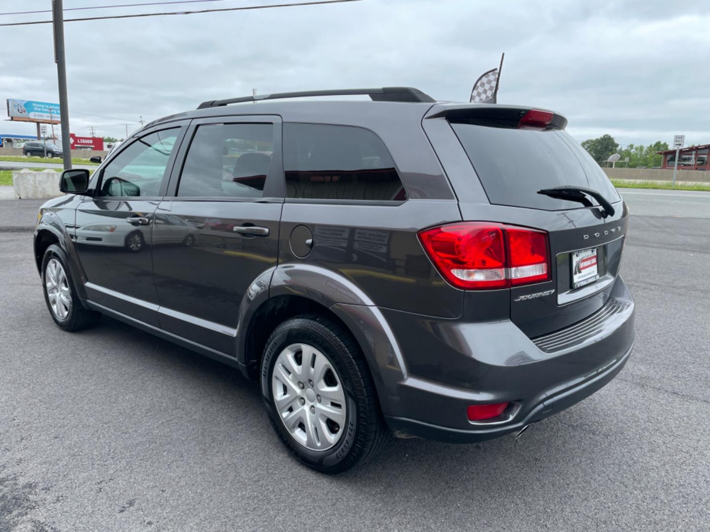 2019 Silver Dodge Journey (3C4PDCBG4KT) with an V6, 3.6 Liter engine, Automatic, 4-Spd w/AutoStick transmission, located at 8008 Warden Rd, Sherwood, AR, 72120, (501) 801-6100, 34.830078, -92.186684 - Photo#5